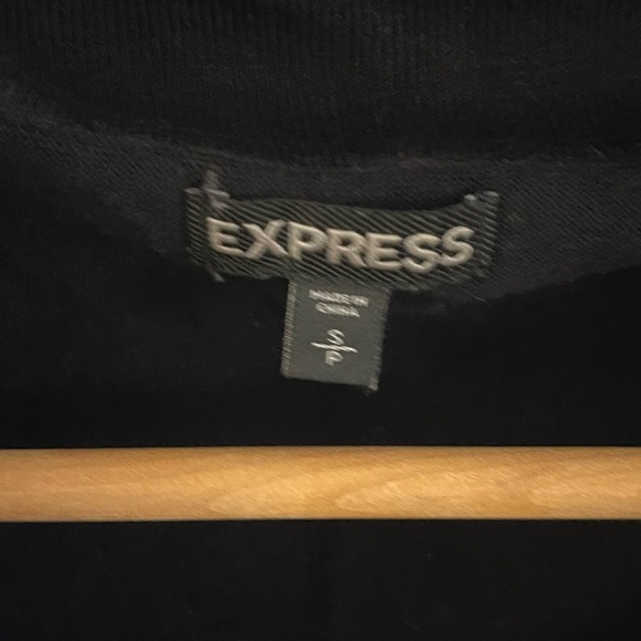 Women’s Express black short sleeve wide turtleneck sweater small - Picture 3 of 3
